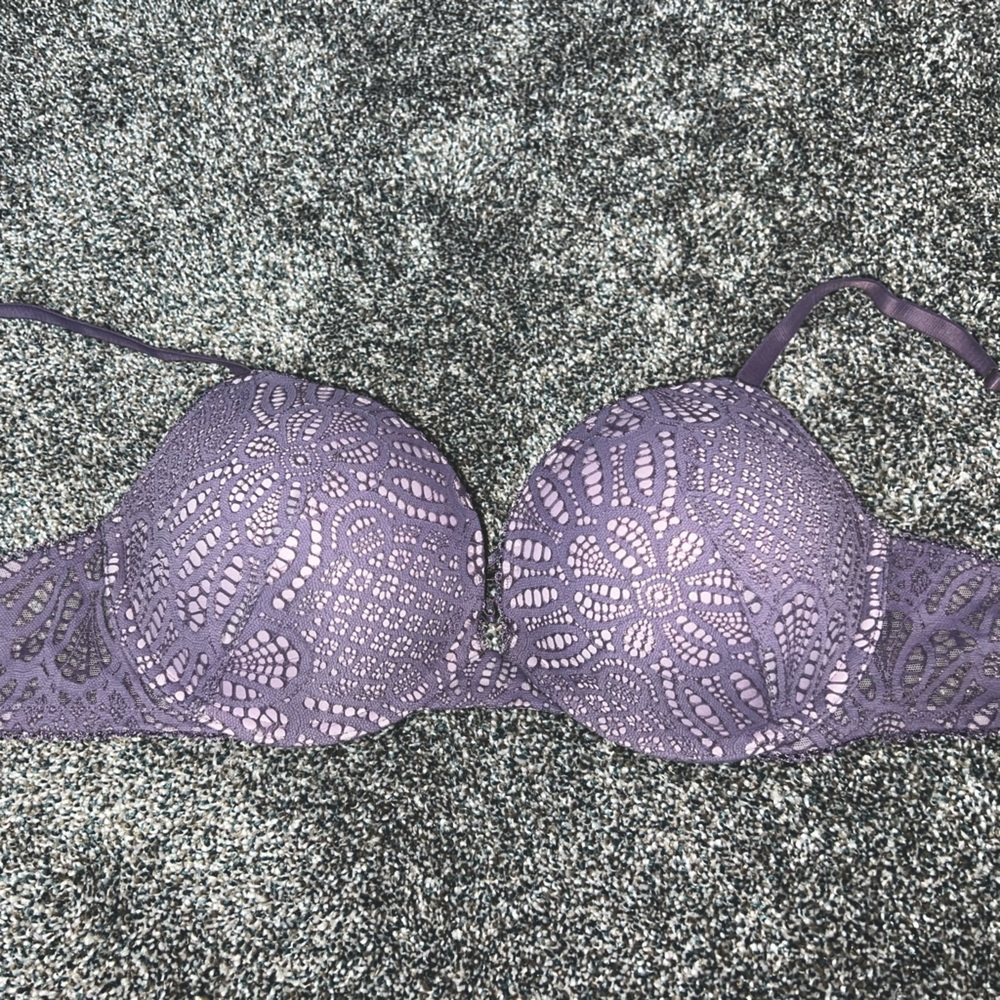 Victoria’s Secret Dream Angels push up bra, size 34D.